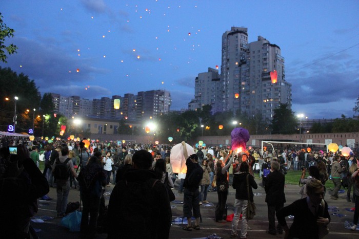 Lung linh lễ hội thả đèn trời tại Moscow, Nga ảnh 1